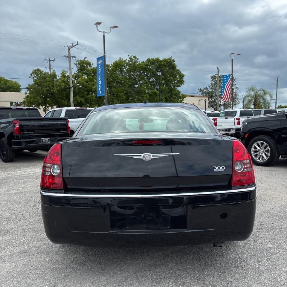 Chrysler 300 4dr Sdn 300C 2006