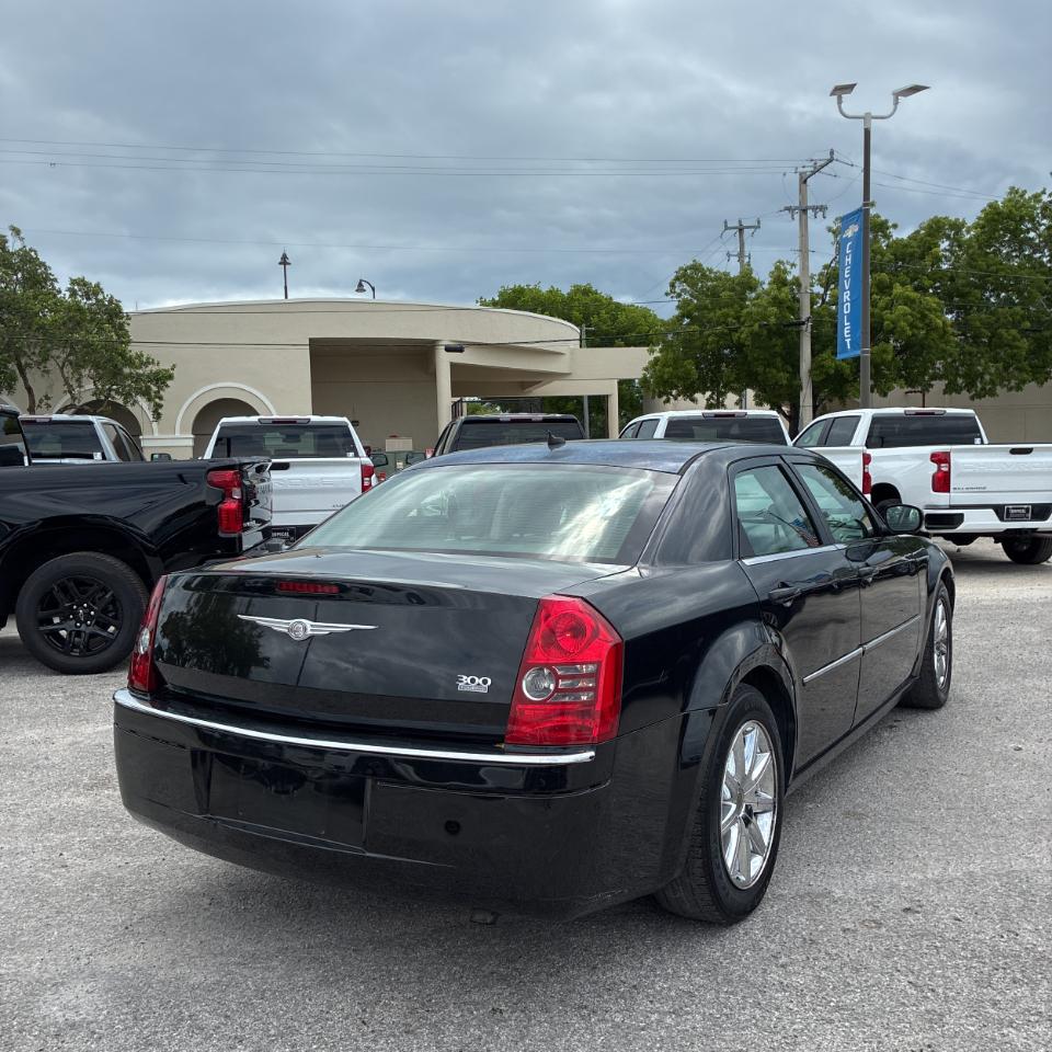 Chrysler 300 4dr Sdn 300C 2006