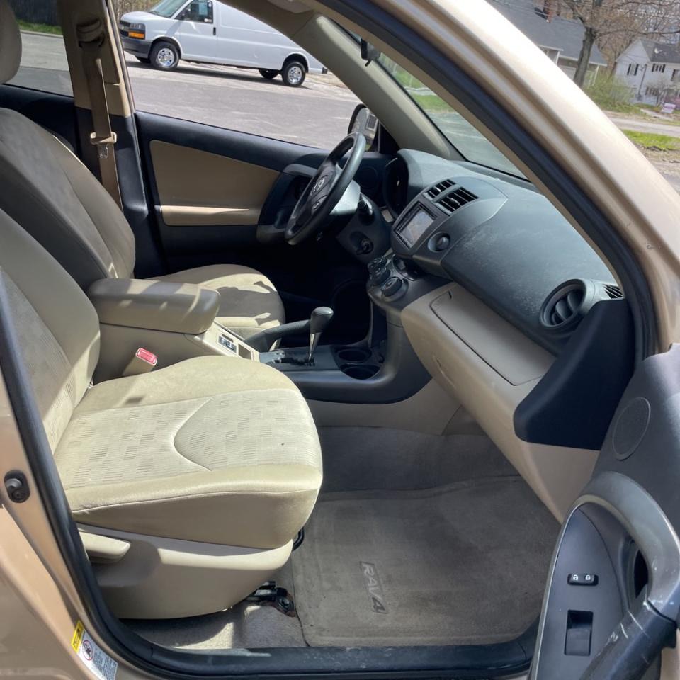 Toyota RAV4 4WD 4dr 4-cyl 4-Spd AT (Natl) 2010