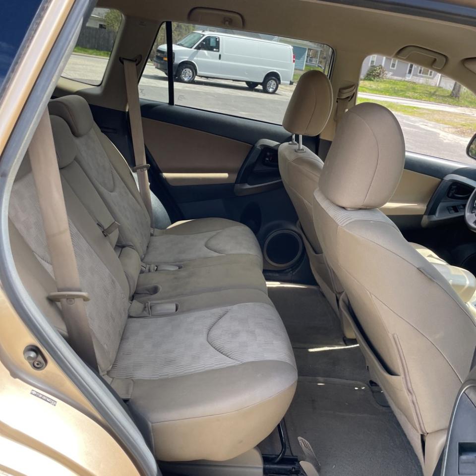Toyota RAV4 4WD 4dr 4-cyl 4-Spd AT (Natl) 2010