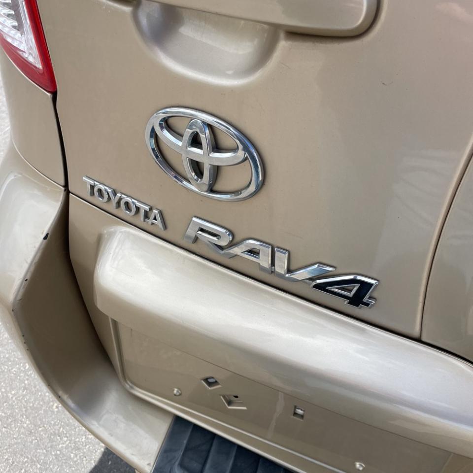 Toyota RAV4 4WD 4dr 4-cyl 4-Spd AT (Natl) 2010