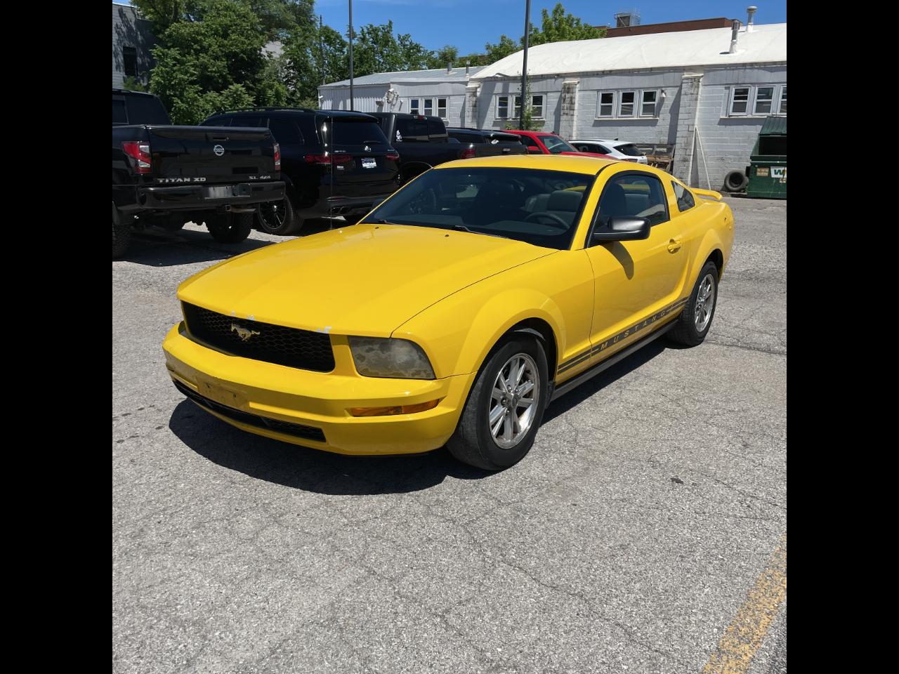 2005 Ford Mustang 2dr Cpe Deluxe