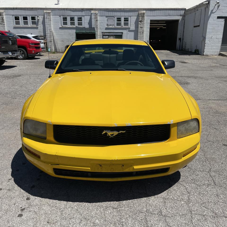Ford Mustang 2dr Cpe Deluxe 2005
