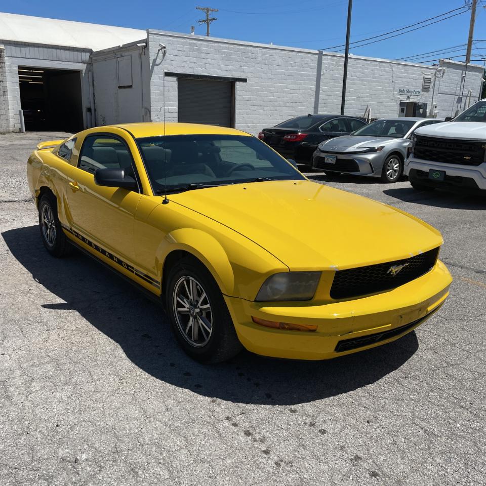 Ford Mustang 2dr Cpe Deluxe 2005