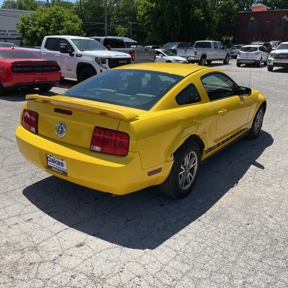 Ford Mustang 2dr Cpe Deluxe 2005