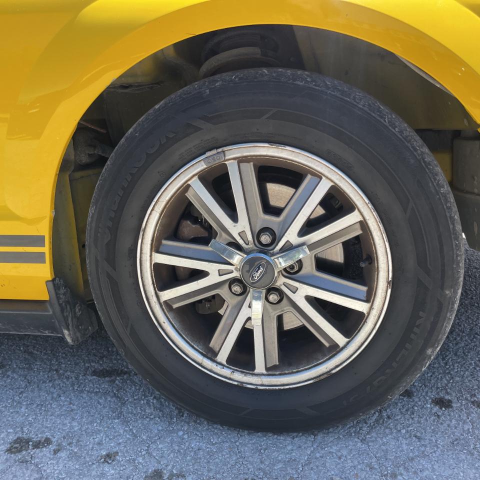 Ford Mustang 2dr Cpe Deluxe 2005