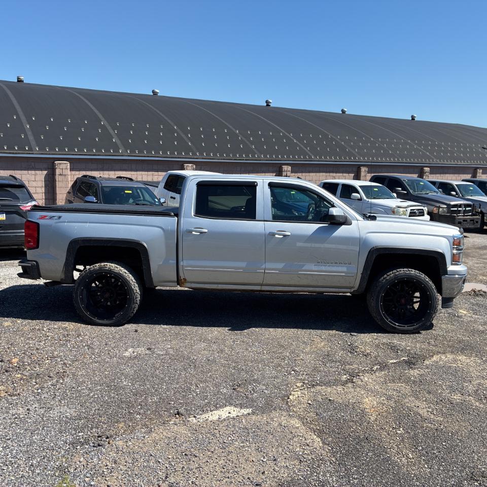 Chevrolet Silverado 1500 4WD Crew Cab 143.5" LT w/2LT 2015