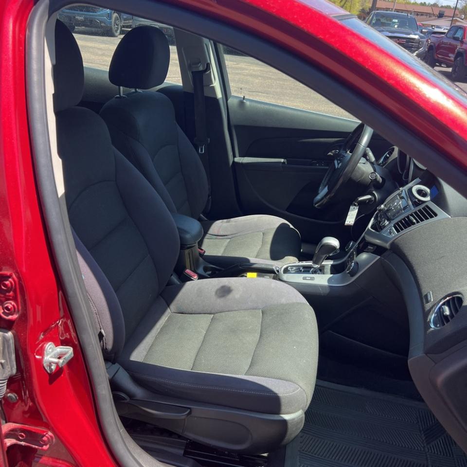 Chevrolet Cruze 4dr Sdn LT w/1LT 2012