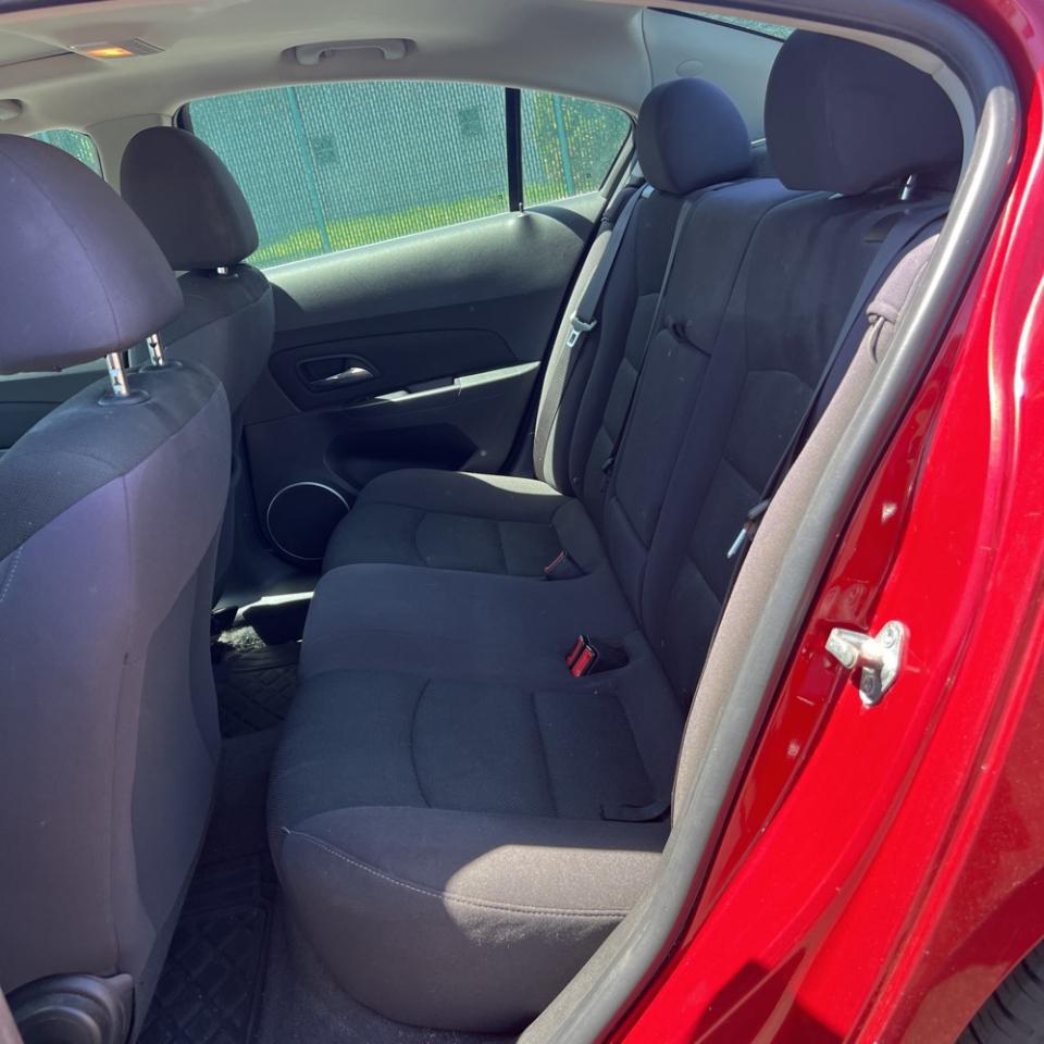 Chevrolet Cruze 4dr Sdn LT w/1LT 2012