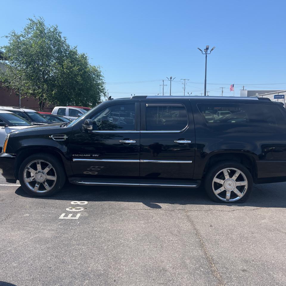 Cadillac Escalade ESV AWD 4dr Luxury 2011