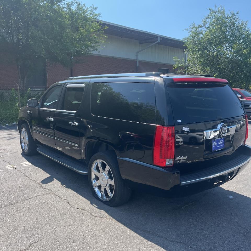 Cadillac Escalade ESV AWD 4dr Luxury 2011