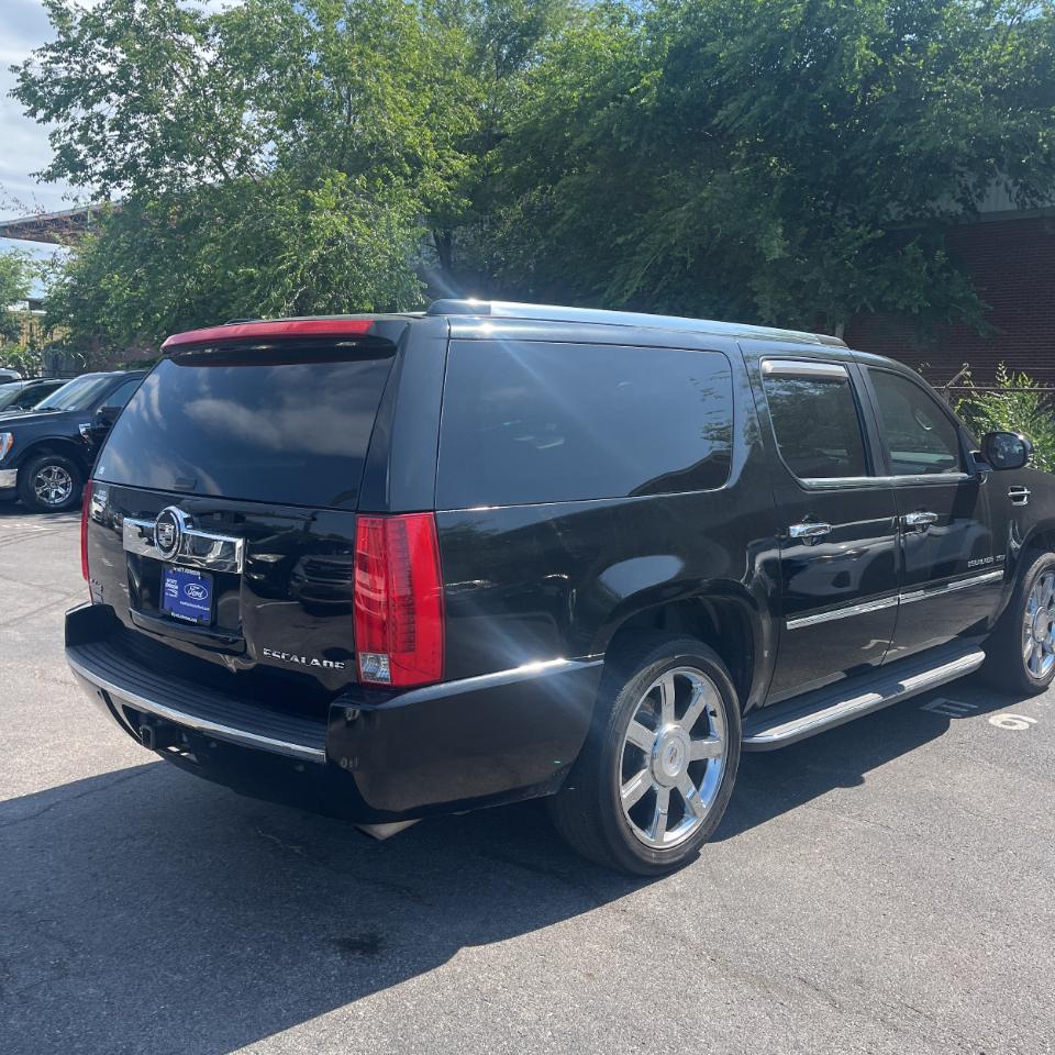 Cadillac Escalade ESV AWD 4dr Luxury 2011