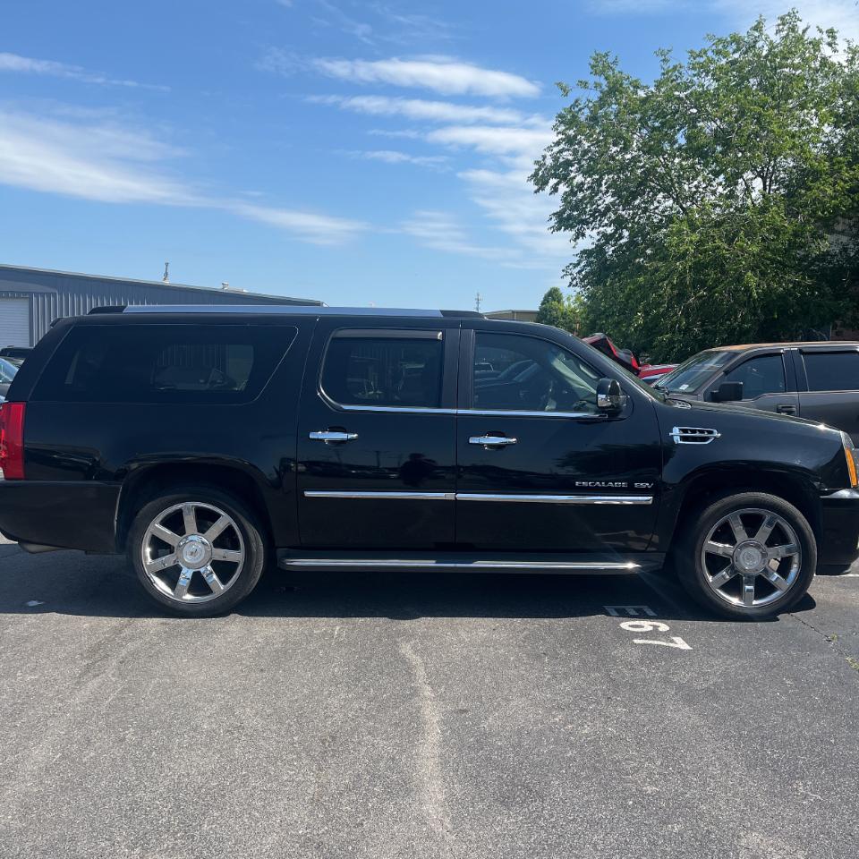 Cadillac Escalade ESV AWD 4dr Luxury 2011