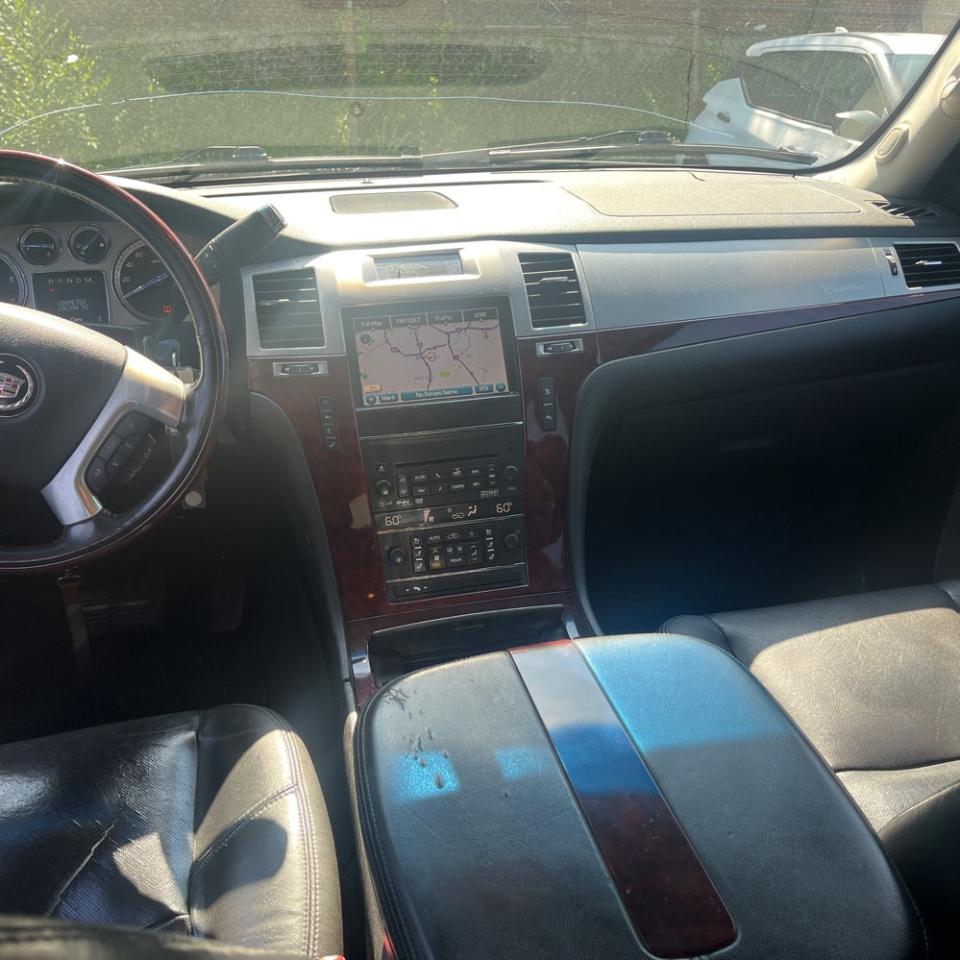 Cadillac Escalade ESV AWD 4dr Luxury 2011