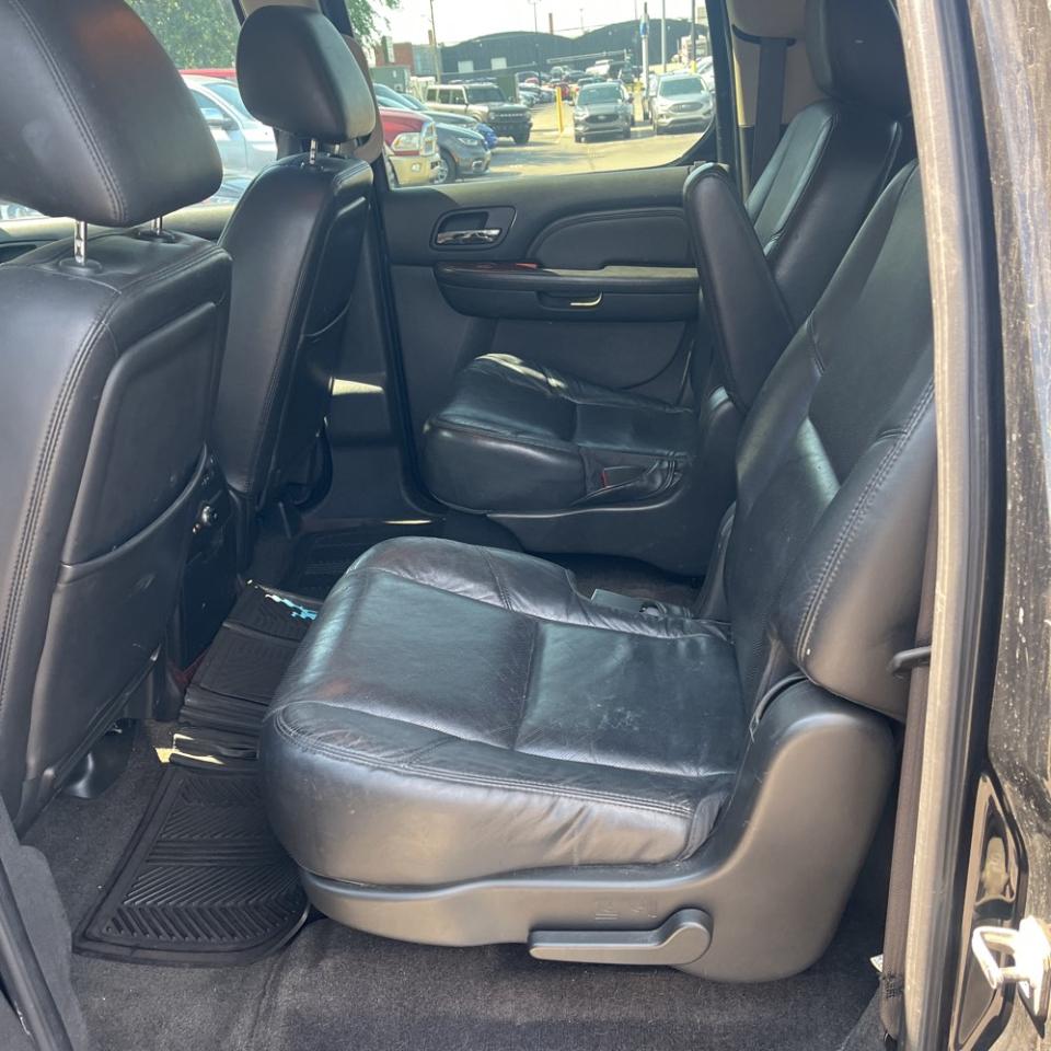 Cadillac Escalade ESV AWD 4dr Luxury 2011