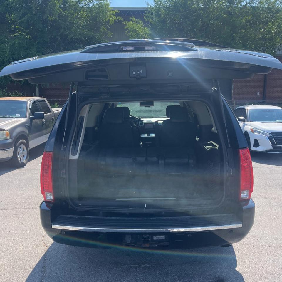 Cadillac Escalade ESV AWD 4dr Luxury 2011