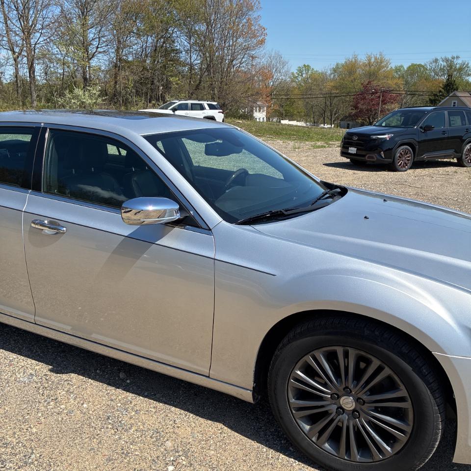 Chrysler 300 4dr Sdn V8 300C AWD 2012