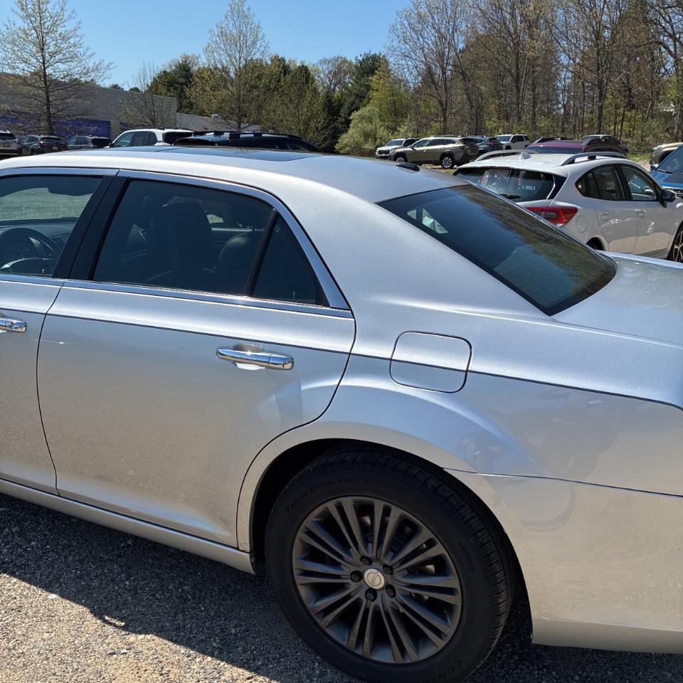 Chrysler 300 4dr Sdn V8 300C AWD 2012