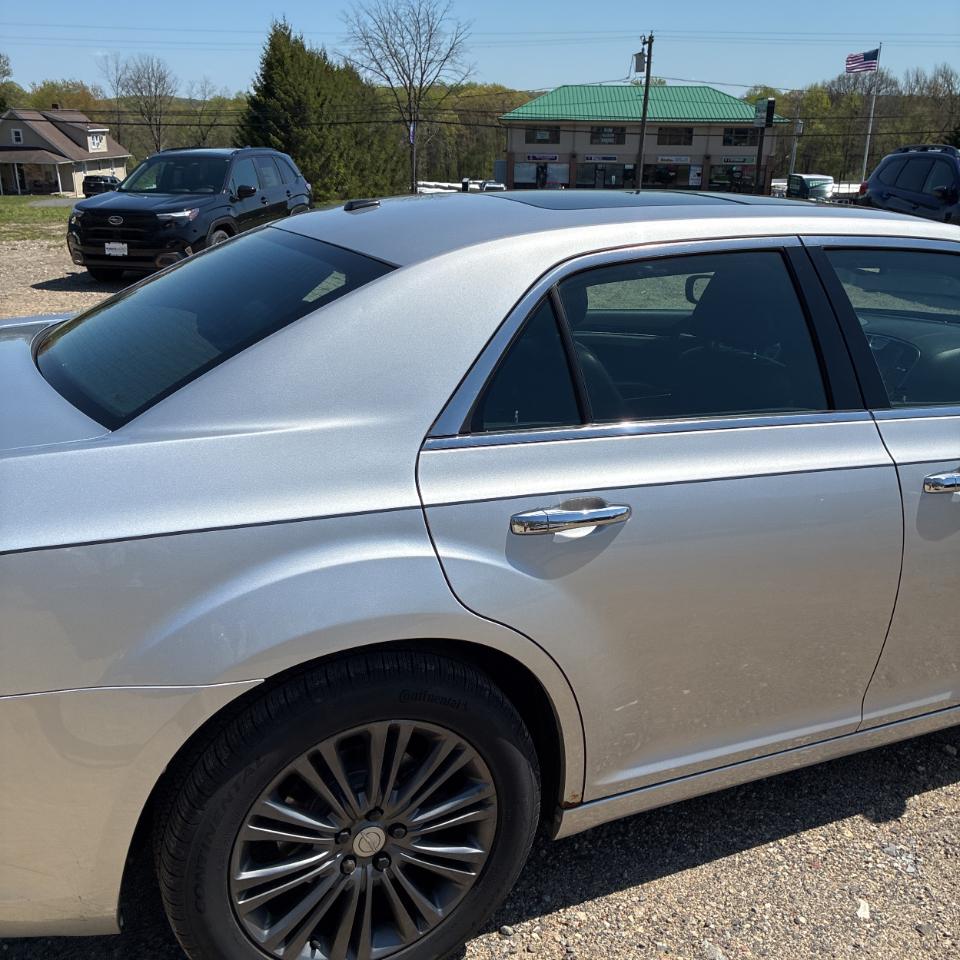 Chrysler 300 4dr Sdn V8 300C AWD 2012