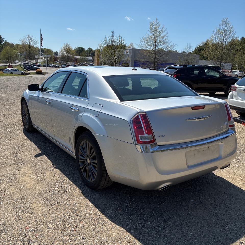 Chrysler 300 4dr Sdn V8 300C AWD 2012