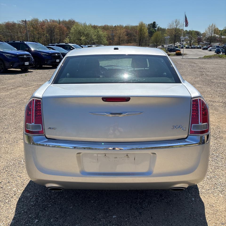 Chrysler 300 4dr Sdn V8 300C AWD 2012