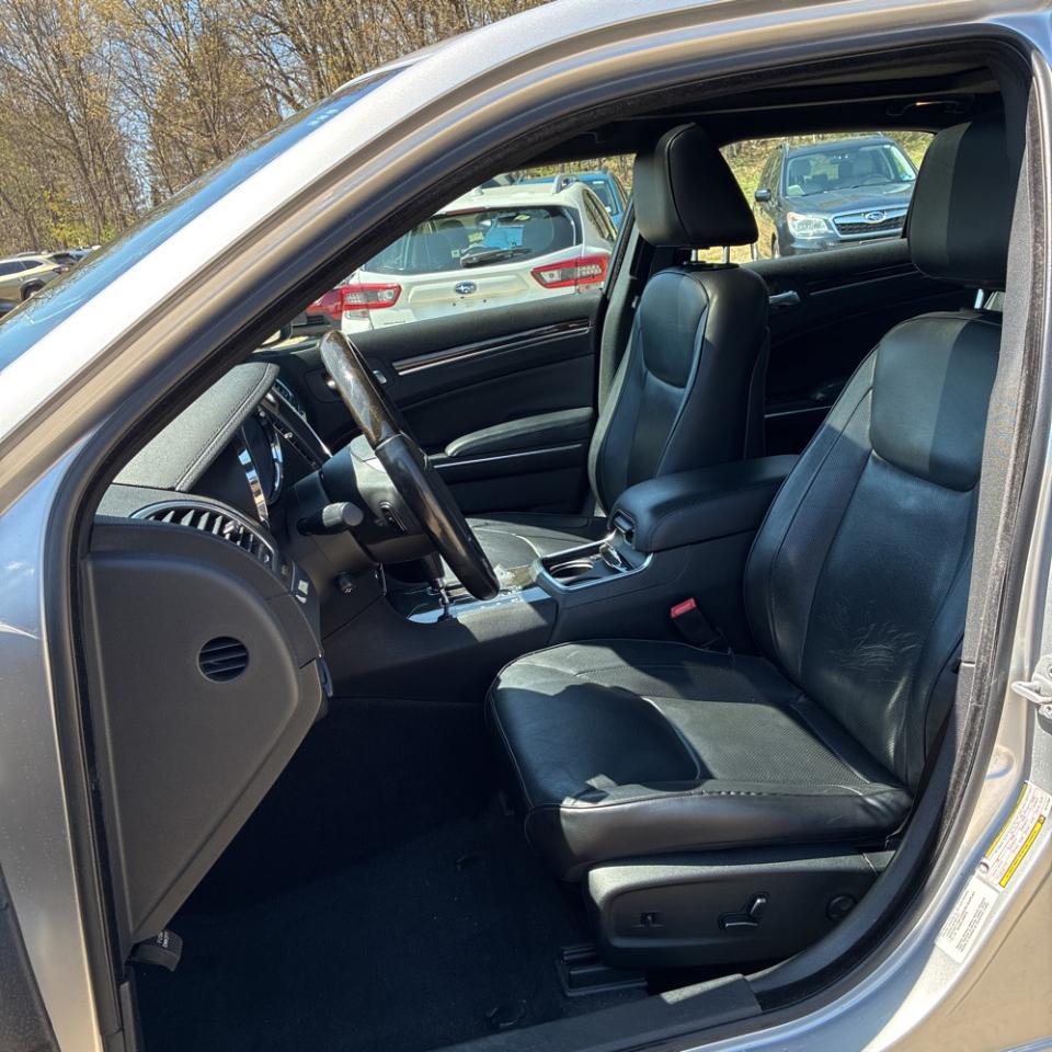 Chrysler 300 4dr Sdn V8 300C AWD 2012