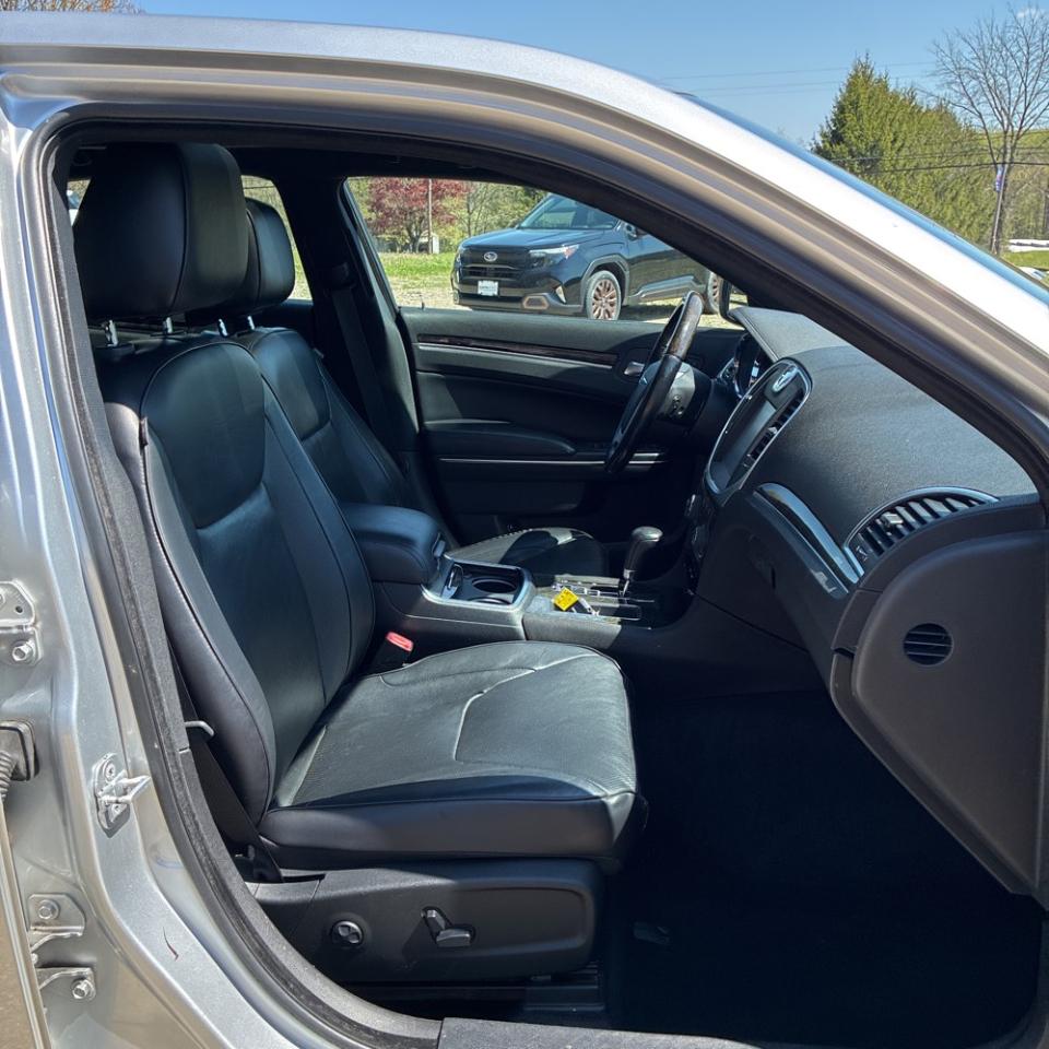 Chrysler 300 4dr Sdn V8 300C AWD 2012