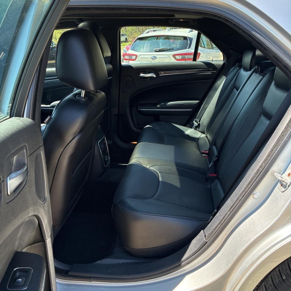 Chrysler 300 4dr Sdn V8 300C AWD 2012
