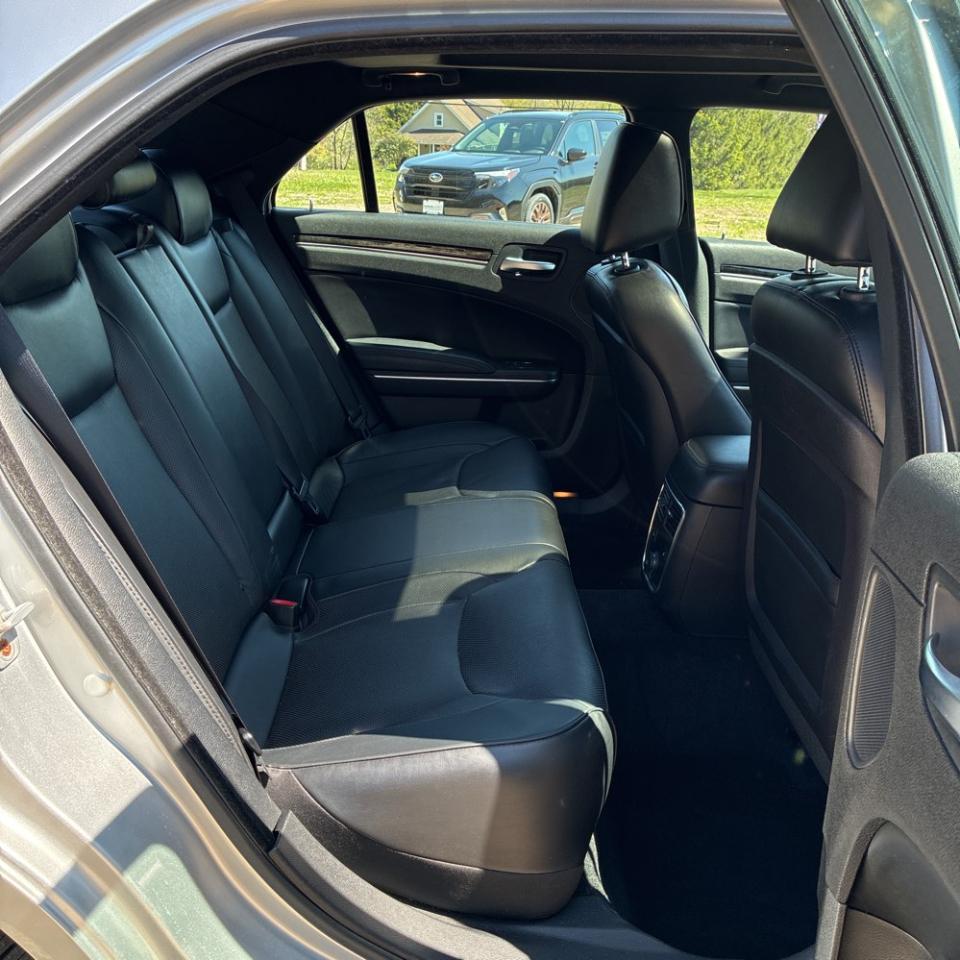 Chrysler 300 4dr Sdn V8 300C AWD 2012