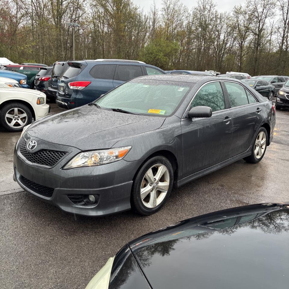 Toyota Camry 4dr Sdn I4 Auto SE (Natl) 2011