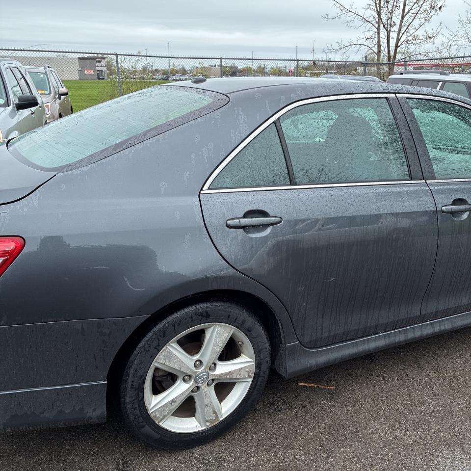 Toyota Camry 4dr Sdn I4 Auto SE (Natl) 2011