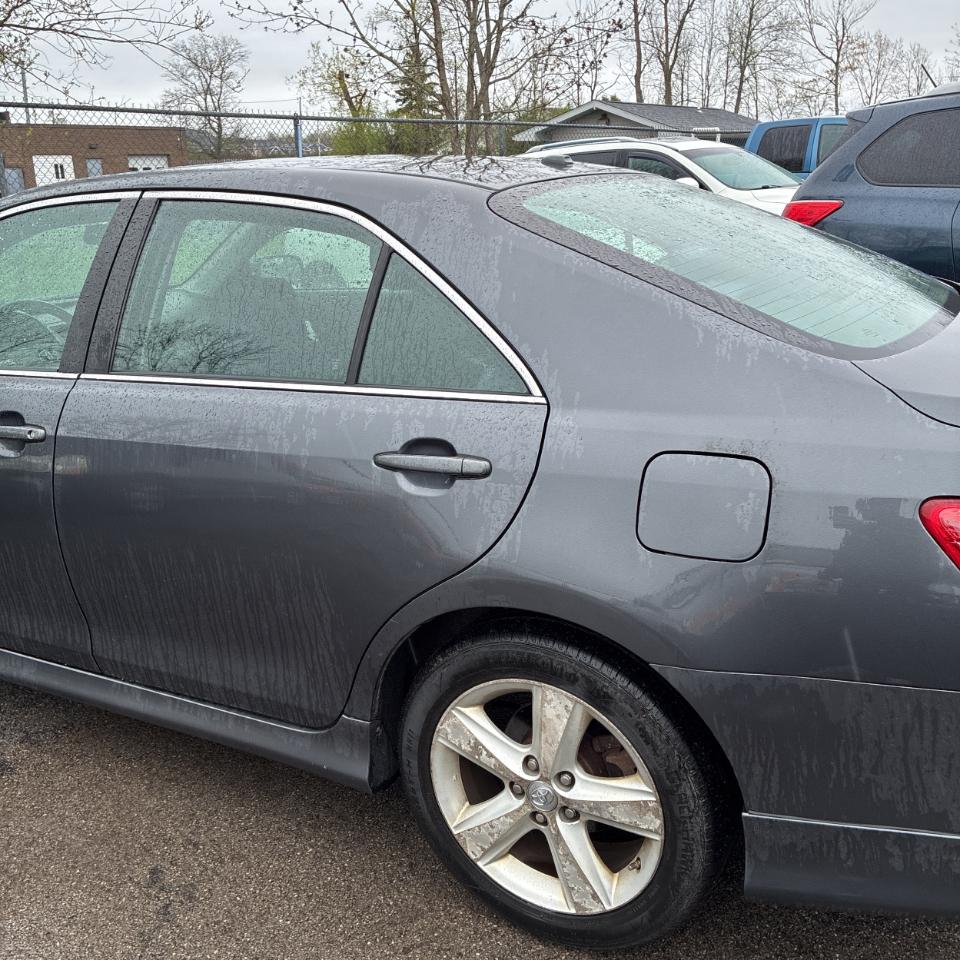 Toyota Camry 4dr Sdn I4 Auto SE (Natl) 2011