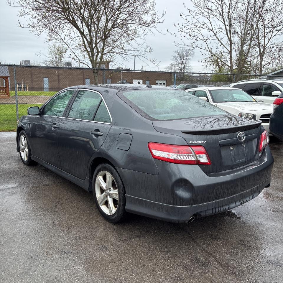 Toyota Camry 4dr Sdn I4 Auto SE (Natl) 2011