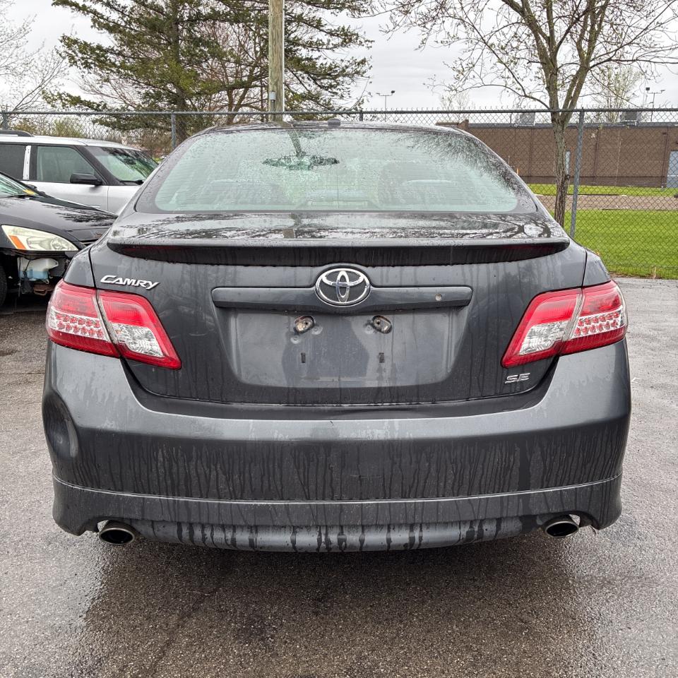Toyota Camry 4dr Sdn I4 Auto SE (Natl) 2011