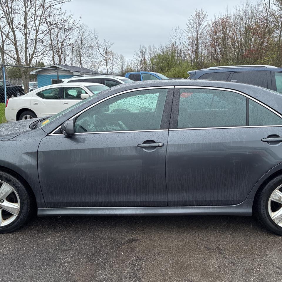 Toyota Camry 4dr Sdn I4 Auto SE (Natl) 2011