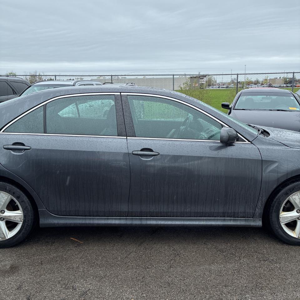 Toyota Camry 4dr Sdn I4 Auto SE (Natl) 2011