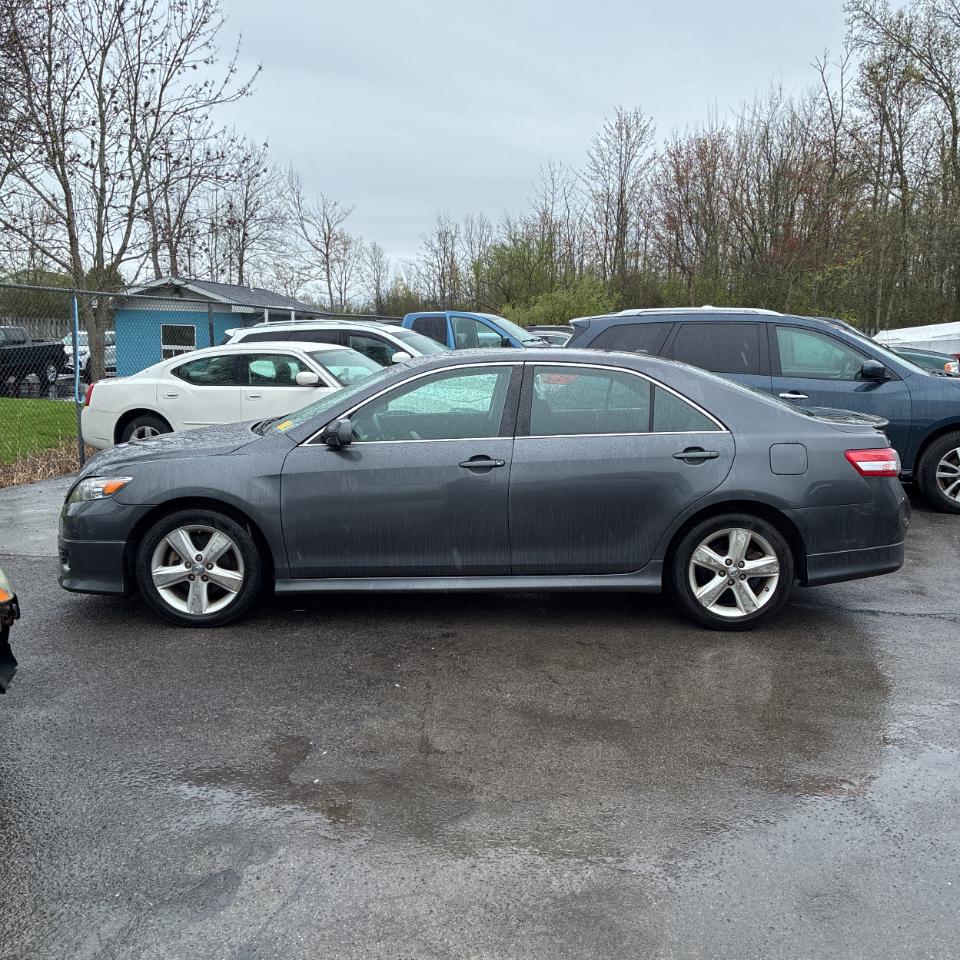 Toyota Camry 4dr Sdn I4 Auto SE (Natl) 2011