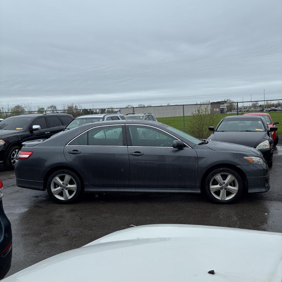 Toyota Camry 4dr Sdn I4 Auto SE (Natl) 2011
