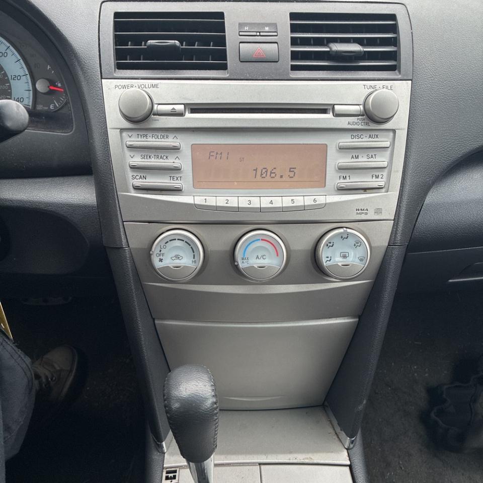 Toyota Camry 4dr Sdn I4 Auto SE (Natl) 2011
