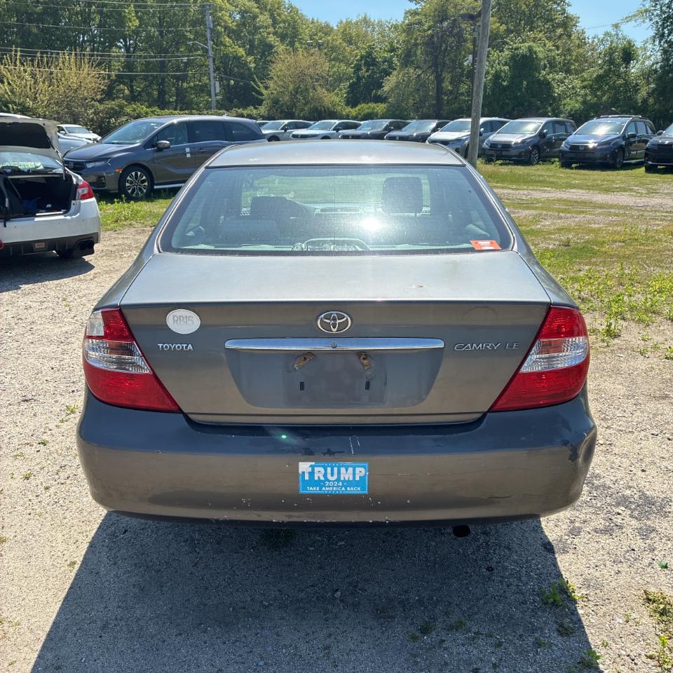 Toyota Camry 4dr Sdn LE Auto 2004