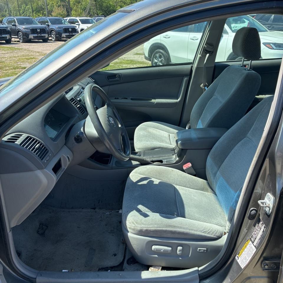 Toyota Camry 4dr Sdn LE Auto 2004