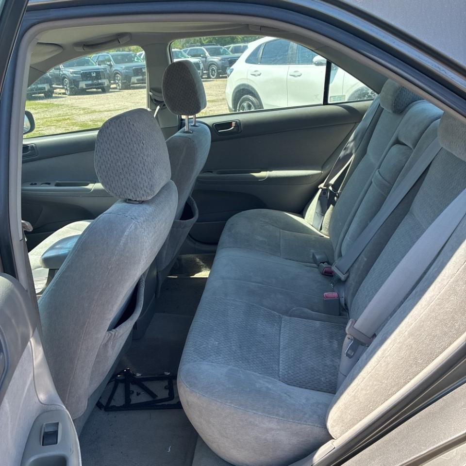 Toyota Camry 4dr Sdn LE Auto 2004