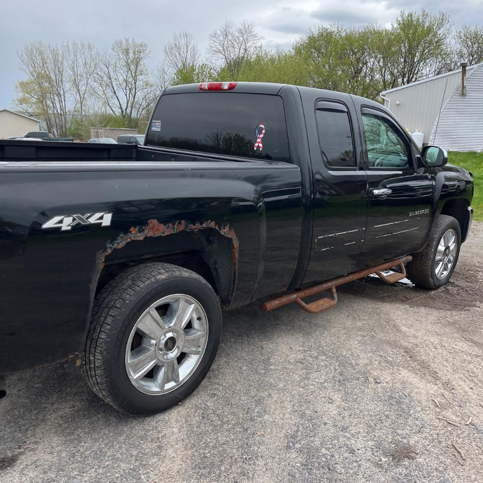 Chevrolet Silverado 1500 4WD Ext Cab 143.5" LT 2012