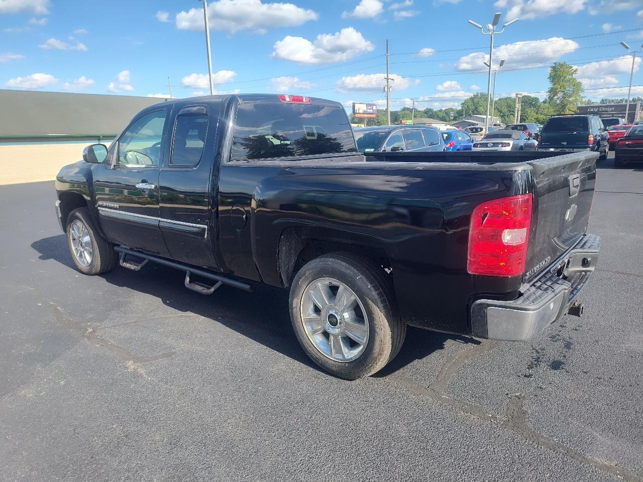 Chevrolet Silverado 1500 4WD Ext Cab 143.5" LT 2012