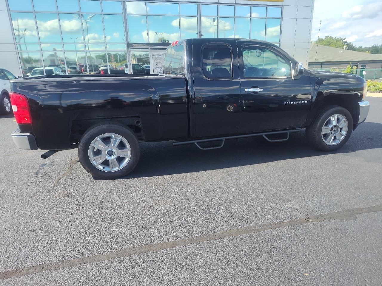 Chevrolet Silverado 1500 4WD Ext Cab 143.5" LT 2012