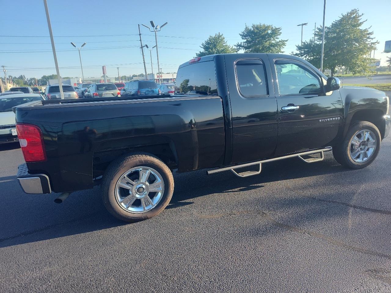 Chevrolet Silverado 1500 4WD Ext Cab 143.5" LT 2012
