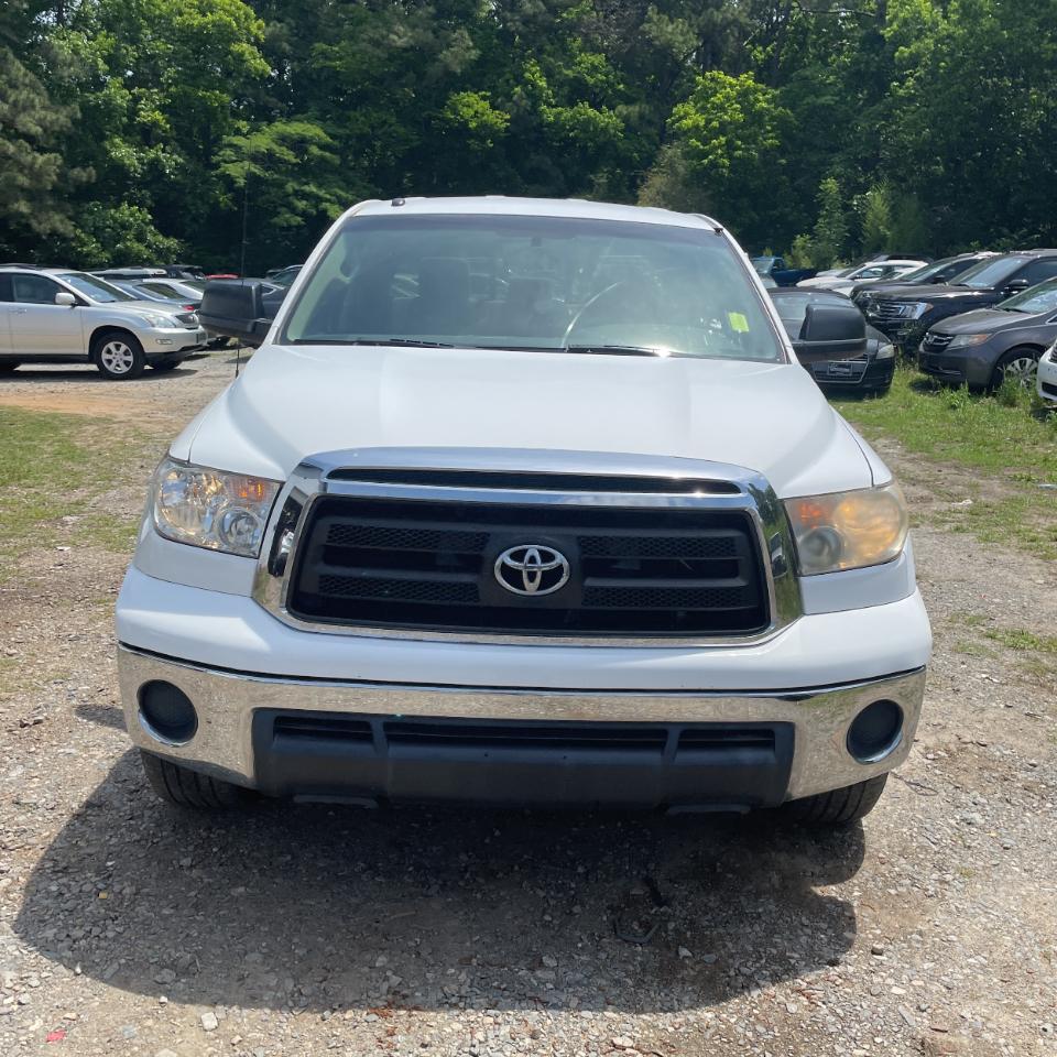 Toyota Tundra 4WD Truck Dbl 5.7L V8 6-Spd AT (Natl) 2010