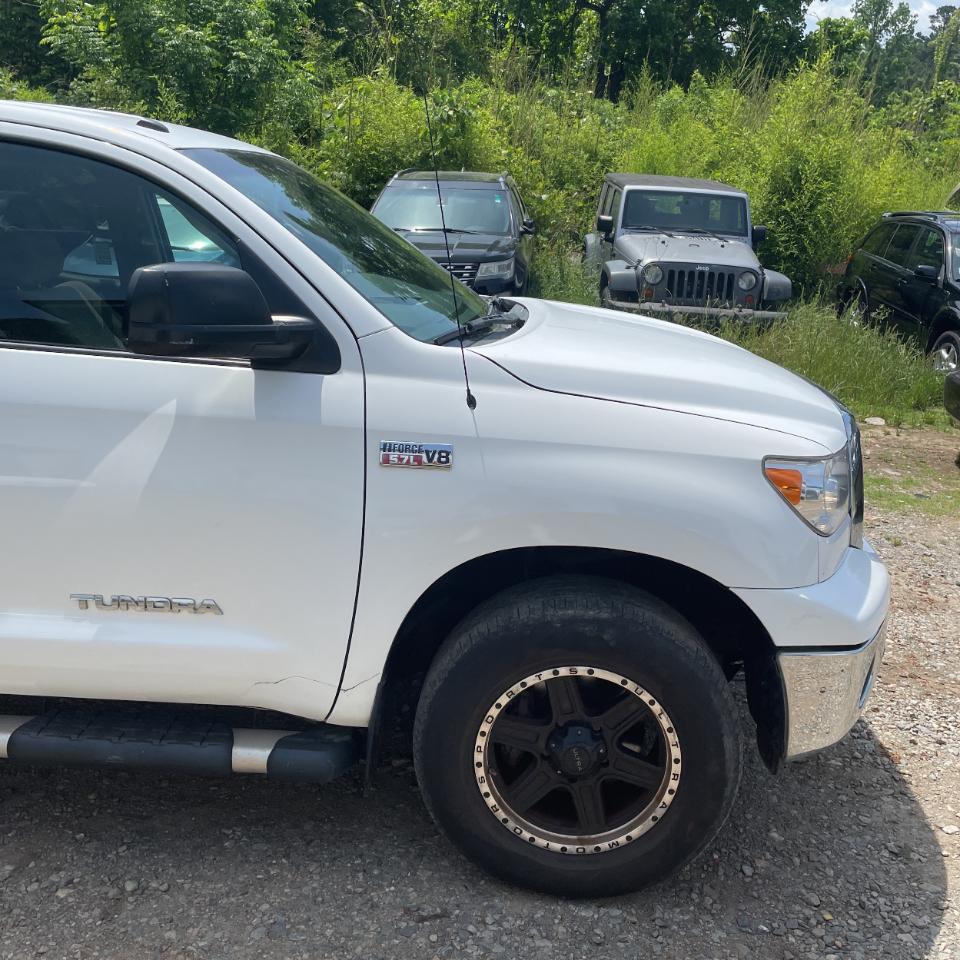 Toyota Tundra 4WD Truck Dbl 5.7L V8 6-Spd AT (Natl) 2010