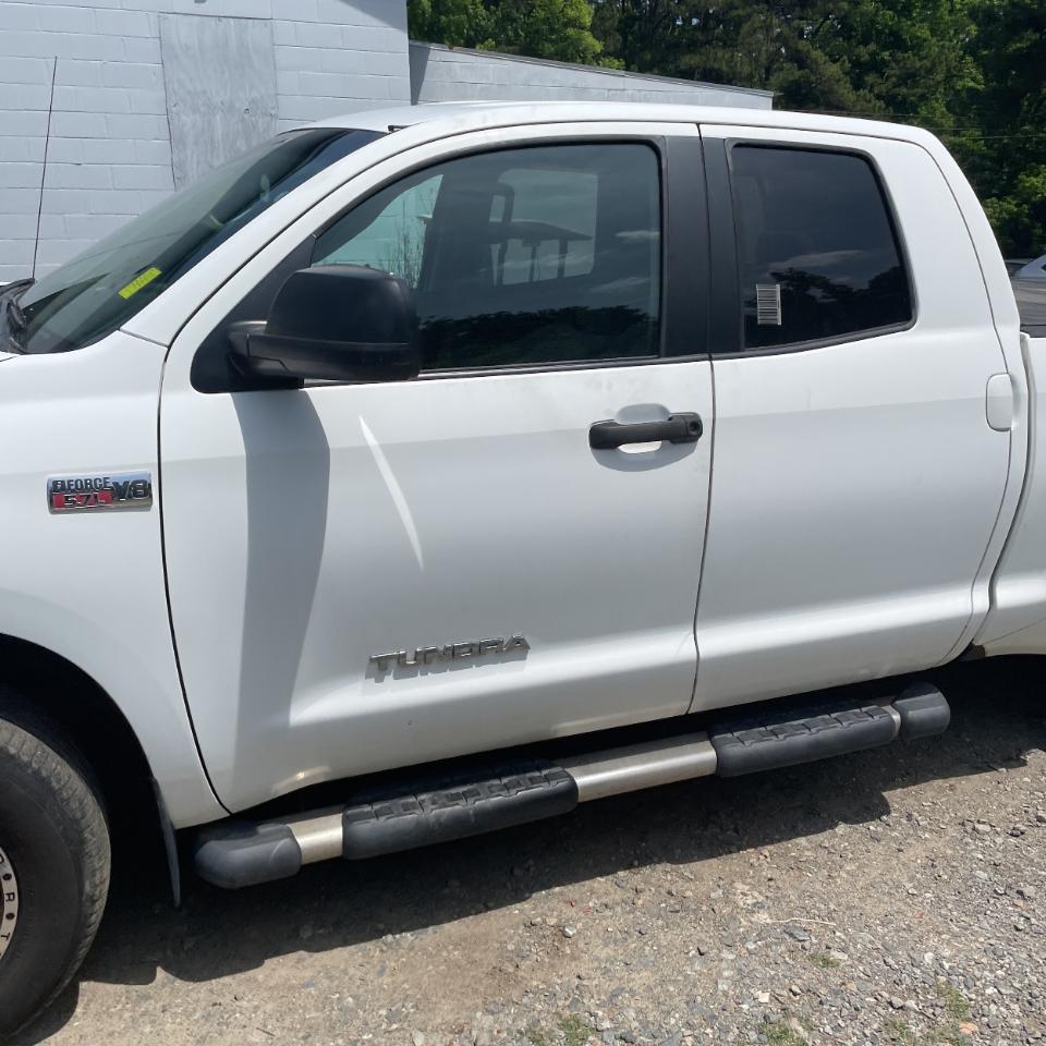 Toyota Tundra 4WD Truck Dbl 5.7L V8 6-Spd AT (Natl) 2010