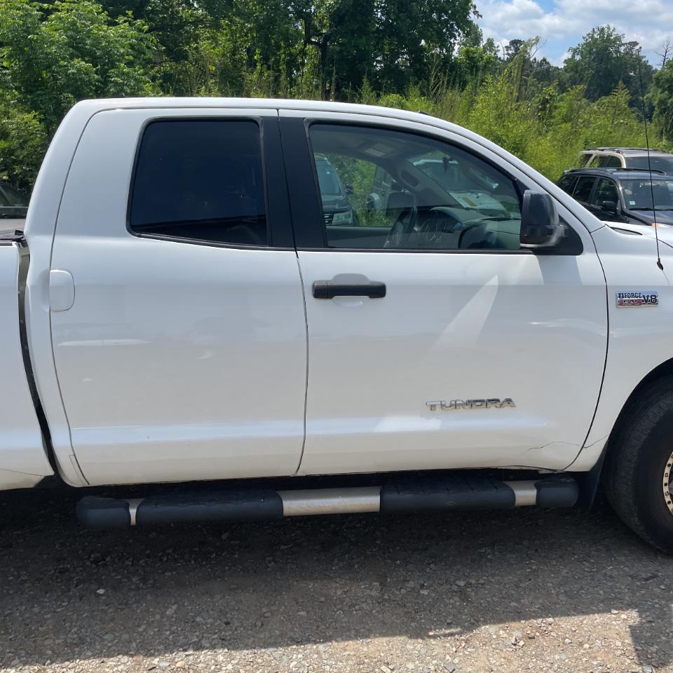 Toyota Tundra 4WD Truck Dbl 5.7L V8 6-Spd AT (Natl) 2010